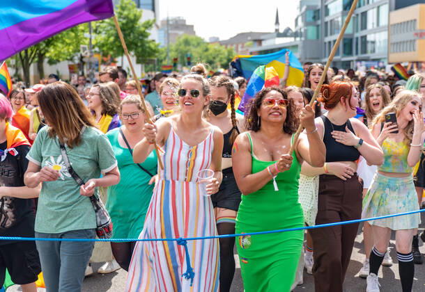 Oldenburg CSD Nordwest in Oldenburg, 18.06.2022 Rund 9.000 Personen demonstrierten im Rahmen des Christopher-Street-Day in Oldenburg für sexuelle und geschlechtliche Vielfalt. CSD Nordwest in Oldenburg, 18.06.2022 Copyright: xFabianxSteffens Eibner-Pressefotx EP_FSS