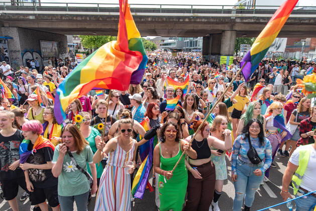 Oldenburg CSD Nordwest in Oldenburg, 18.06.2022 Rund 9.000 Personen demonstrierten im Rahmen des Christopher-Street-Day in Oldenburg für sexuelle und geschlechtliche Vielfalt. CSD Nordwest in Oldenburg, 18.06.2022 Copyright: xFabianxSteffens Eibner-Pressefotx EP_FSS