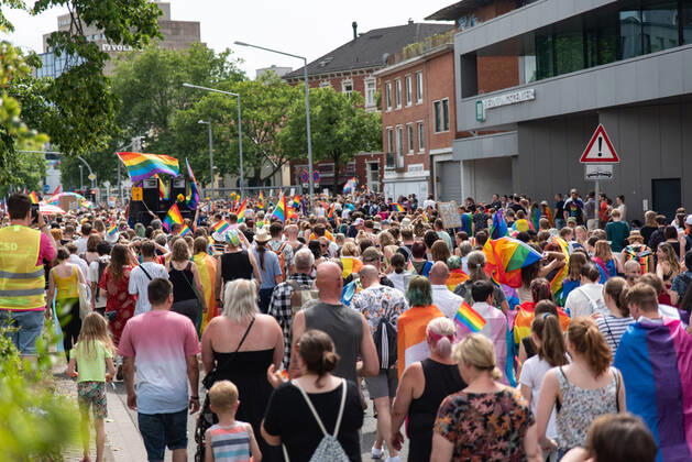 Oldenburg CSD Nordwest in Oldenburg, 18.06.2022 Rund 9.000 Personen demonstrierten im Rahmen des Christopher-Street-Day in Oldenburg für sexuelle und geschlechtliche Vielfalt. CSD Nordwest in Oldenburg, 18.06.2022 Copyright: xFabianxSteffens Eibner-Pressefotx EP_FSS