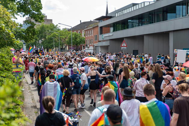 Oldenburg CSD Nordwest in Oldenburg, 18.06.2022 Rund 9.000 Personen demonstrierten im Rahmen des Christopher-Street-Day in Oldenburg für sexuelle und geschlechtliche Vielfalt. CSD Nordwest in Oldenburg, 18.06.2022 Copyright: xFabianxSteffens Eibner-Pressefotx EP_FSS