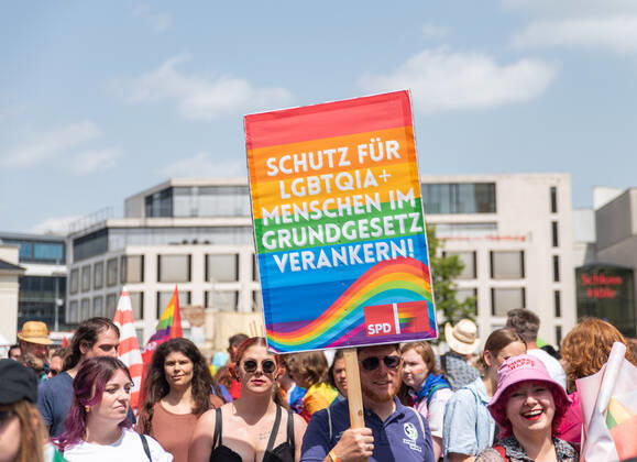 Oldenburg CSD Nordwest in Oldenburg, 18.06.2022 Rund 9.000 Personen demonstrierten im Rahmen des Christopher-Street-Day in Oldenburg für sexuelle und geschlechtliche Vielfalt. CSD Nordwest in Oldenburg, 18.06.2022 Copyright: xFabianxSteffens Eibner-Pressefotx EP_FSS