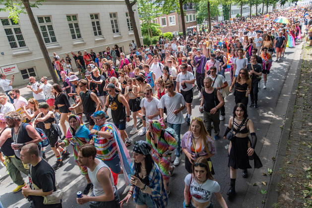 Oldenburg CSD Nordwest in Oldenburg, 18.06.2022 Rund 9.000 Personen demonstrierten im Rahmen des Christopher-Street-Day in Oldenburg für sexuelle und geschlechtliche Vielfalt. CSD Nordwest in Oldenburg, 18.06.2022 Copyright: xFabianxSteffens Eibner-Pressefotx EP_FSS
