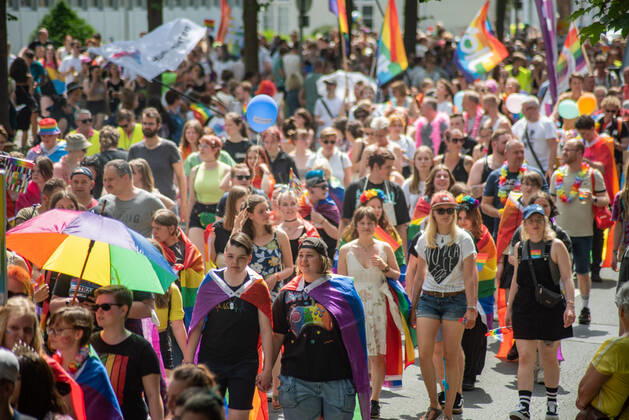 Oldenburg CSD Nordwest in Oldenburg, 18.06.2022 Rund 9.000 Personen demonstrierten im Rahmen des Christopher-Street-Day in Oldenburg für sexuelle und geschlechtliche Vielfalt. CSD Nordwest in Oldenburg, 18.06.2022 Copyright: xFabianxSteffens Eibner-Pressefotx EP_FSS