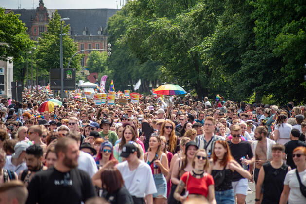Oldenburg CSD Nordwest in Oldenburg, 18.06.2022 Rund 9.000 Personen demonstrierten im Rahmen des Christopher-Street-Day in Oldenburg für sexuelle und geschlechtliche Vielfalt. CSD Nordwest in Oldenburg, 18.06.2022 Copyright: xFabianxSteffens Eibner-Pressefotx EP_FSS