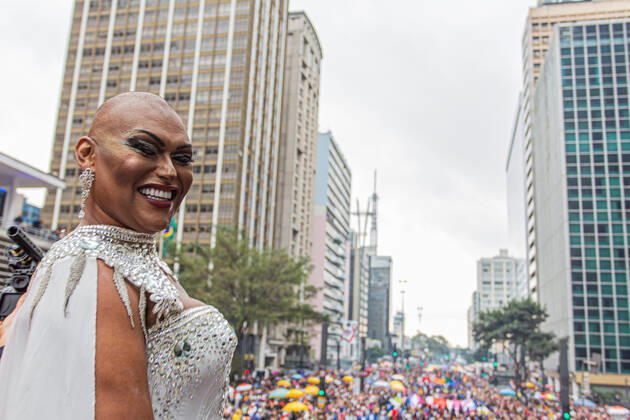 SÃO PAULO, SP - 19.06.2022: PARADA LGBT - 26th São Paulo LGBT+ Pride Parade. Parade of electric trios and parade goers (lesbians, gays, bisexuals, transsexuals, transvestites, queer, intersex and asexuals). Avenida Paulista, São Paulo, June 19, 2022. x2222781x VanxCampos
