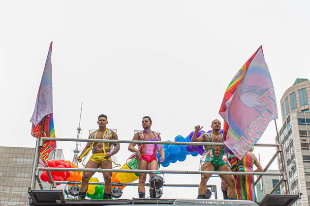 SÃO PAULO, SP - 19.06.2022: PARADA LGBT - 26th São Paulo LGBT+ Pride Parade. Parade of electric trios and parade goers (lesbians, gays, bisexuals, transsexuals, transvestites, queer, intersex and asexuals). Avenida Paulista, São Paulo, June 19, 2022. x2222782x VanxCampos