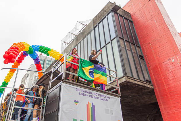 SÃO PAULO, SP - 19.06.2022: PARADA LGBT - 26th São Paulo LGBT+ Pride Parade. Parade of electric trios and parade goers (lesbians, gays, bisexuals, transsexuals, transvestites, queer, intersex and asexuals). Avenida Paulista, São Paulo, June 19, 2022. x2222789x VanxCampos