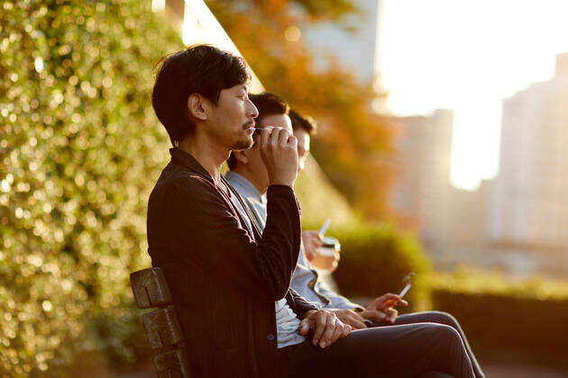 Japanese men smoking outside AFLO178185929  , 178185929.jpg, ,model released, Symbolfoto