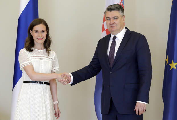 News Bilder des Tages Zagreb: President Milanovic receives Sanna Marin, Prime Minister of the Republic of Finland The Finnish Prime Minister and the Croatian President can be seen posing for photographers ahead of a meeting at the President s Office. The Prime Minister of the Republic of Finland Sanna Marin is on an official visit to the Republic of Croatia. She was received by President Zoran Milanovic in his office at Pantovcak, in Zagreb, Croatia, on June 21 2022. JuricaxGaloic PIXSELL
