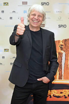 Andreas Dresen bei der 21. Verleihung des Friedenspreises des Deutschen Films Die Brücke im Cuvillià s Theater. München, 21.06.2022