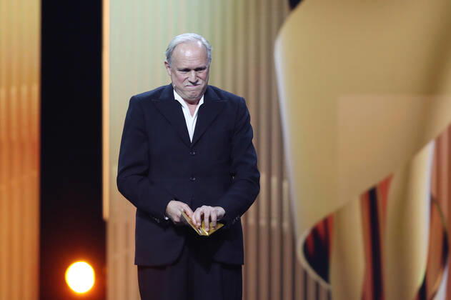 Deutscher Filmpreis 2022 Laudator BESTE WEIBLICHE NEBENROLLE Ulrich Tukur bei der Verleihung der Lola - Deutscher Filmpreis 2022 im Palais am Funkturm in Berlin 24.06.2022 Copyright: xEventpressx