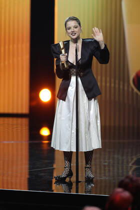 Deutscher Filmpreis 2022 BESTE WEIBLICHE NEBENROLLE Preistraegerin Jella Haase LIEBER THOMAS bei der Verleihung der Lola - Deutscher Filmpreis 2022 im Palais am Funkturm in Berlin 24.06.2022 Copyright: xEventpressx