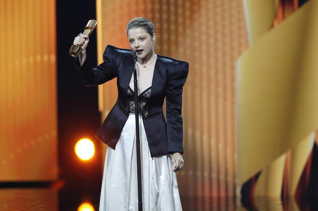 Deutscher Filmpreis 2022 BESTE WEIBLICHE NEBENROLLE Preistraegerin Jella Haase LIEBER THOMAS bei der Verleihung der Lola - Deutscher Filmpreis 2022 im Palais am Funkturm in Berlin 24.06.2022 Copyright: xEventpressx