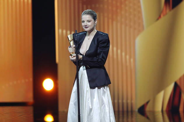 Deutscher Filmpreis 2022 BESTE WEIBLICHE NEBENROLLE Preistraegerin Jella Haase LIEBER THOMAS bei der Verleihung der Lola - Deutscher Filmpreis 2022 im Palais am Funkturm in Berlin 24.06.2022 Copyright: xEventpressx