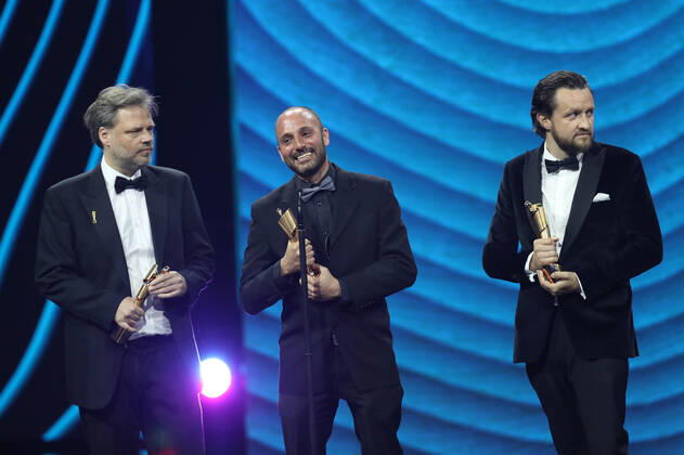 Deutscher Filmpreis 2022 Preisträger BESTE VISUELLE EFFEKTE Dennis Rettkowski, Markus Frank, Tomer Eshed DIE SCHULE DER MAGISCHEN TIERE bei der Verleihung der Lola - Deutscher Filmpreis 2022 im Palais am Funkturm in Berlin 24.06.2022 Copyright: xEventpressx