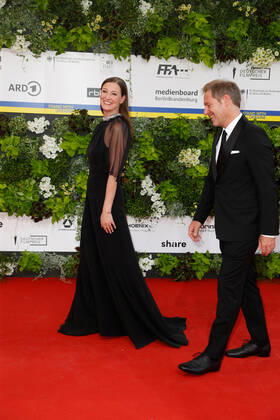 Deutscher Filmpreis 2022 Alexandra Maria Lara mit Florian Gallenberger auf dem roten Teppich bei der Verleihung der Lola - Deutscher Filmpreis 2021 im Palais am Funkturm in der Messe Berlin. Copyright: xEventpressxGolejewskix