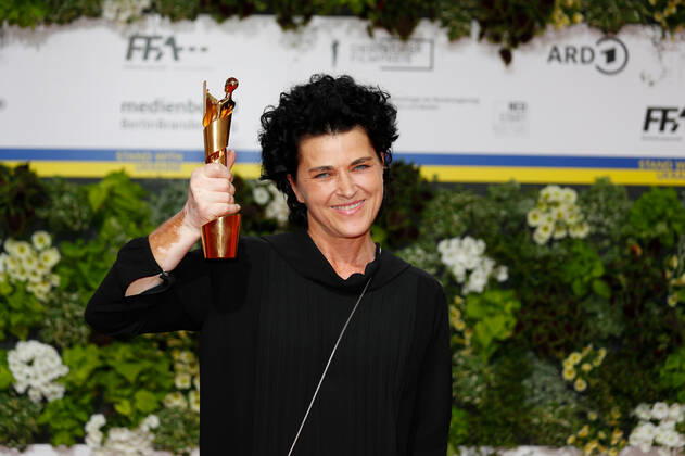 Deutscher Filmpreis 2022 Anne-Gret Oehme auf dem roten Teppich bei der Verleihung der Lola - Deutscher Filmpreis 2021 im Palais am Funkturm in der Messe Berlin. Copyright: xEventpressxGolejewskix