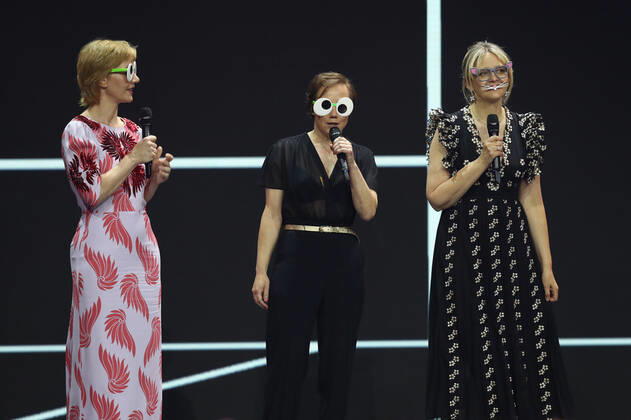 Deutscher Filmpreis 2022 BERND EICHINGER PREIS Sandra Hüller, Laura Tonke, Eva Löbau bei der Verleihung der Lola - Deutscher Filmpreis 2022 im Palais am Funkturm in Berlin 24.06.2022 Copyright: xEventpressx