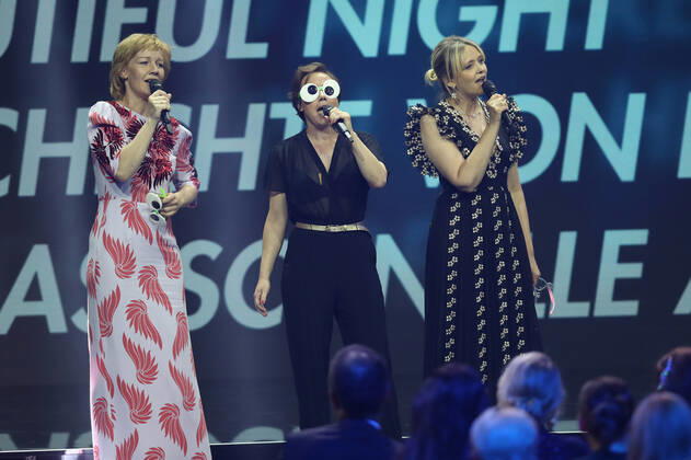 Deutscher Filmpreis 2022 BERND EICHINGER PREIS Sandra HuÌˆller, Laura Tonke, Eva LoÌˆbau bei der Verleihung der Lola - Deutscher Filmpreis 2022 im Palais am Funkturm in Berlin 24.06.2022 Copyright: xEventpressx