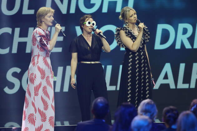 Deutscher Filmpreis 2022 BERND EICHINGER PREIS Sandra Hüller, Laura Tonke, Eva Löbau bei der Verleihung der Lola - Deutscher Filmpreis 2022 im Palais am Funkturm in Berlin 24.06.2022 Copyright: xEventpressx