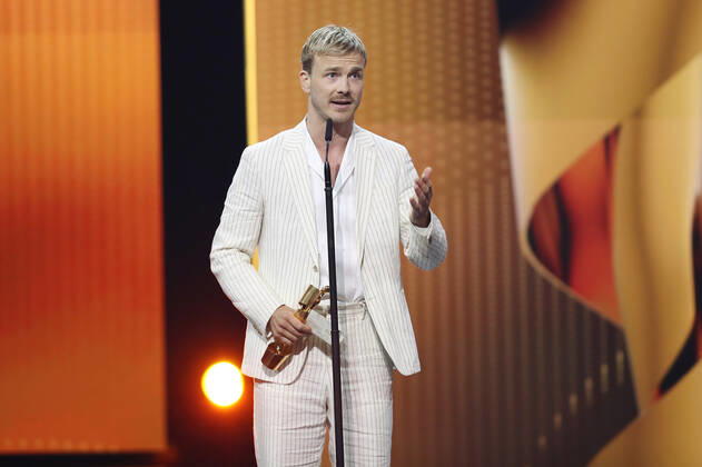 Deutscher Filmpreis 2022 Preisträger BESTE MÄNNLICHE HAUPTROLLE Albrecht Schuch LIEBER THOMAS bei der Verleihung der Lola - Deutscher Filmpreis 2022 im Palais am Funkturm in Berlin 24.06.2022 Copyright: xEventpressx