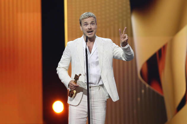 Deutscher Filmpreis 2022 Preisträger BESTE MÄNNLICHE HAUPTROLLE Albrecht Schuch LIEBER THOMAS bei der Verleihung der Lola - Deutscher Filmpreis 2022 im Palais am Funkturm in Berlin 24.06.2022 Copyright: xEventpressx