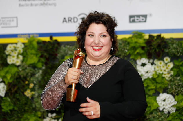 Deutscher Filmpreis 2022 Meltem Kaptan auf dem roten Teppich bei der Verleihung der Lola - Deutscher Filmpreis 2021 im Palais am Funkturm in der Messe Berlin. Copyright: xEventpressxGolejewskix