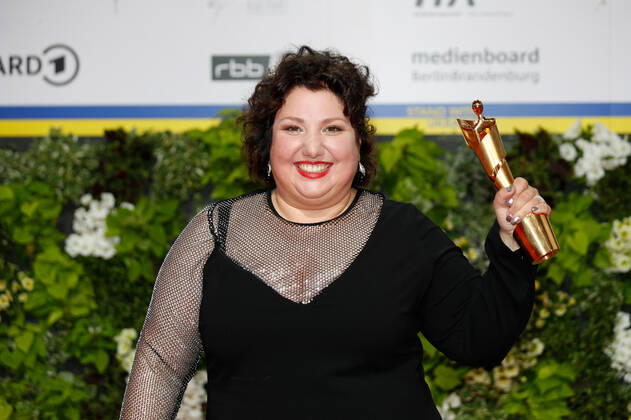 Deutscher Filmpreis 2022 Meltem Kaptan auf dem roten Teppich bei der Verleihung der Lola - Deutscher Filmpreis 2021 im Palais am Funkturm in der Messe Berlin. Copyright: xEventpressxGolejewskix