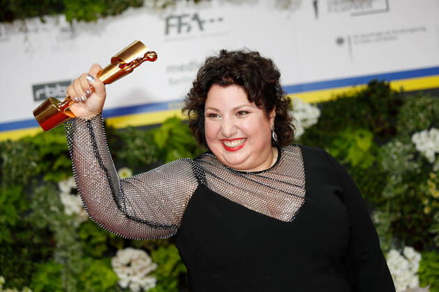 Deutscher Filmpreis 2022 Meltem Kaptan auf dem roten Teppich bei der Verleihung der Lola - Deutscher Filmpreis 2021 im Palais am Funkturm in der Messe Berlin. Copyright: xEventpressxGolejewskix