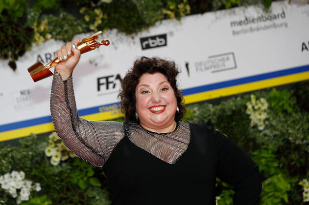 Deutscher Filmpreis 2022 Meltem Kaptan auf dem roten Teppich bei der Verleihung der Lola - Deutscher Filmpreis 2021 im Palais am Funkturm in der Messe Berlin. Copyright: xEventpressxGolejewskix