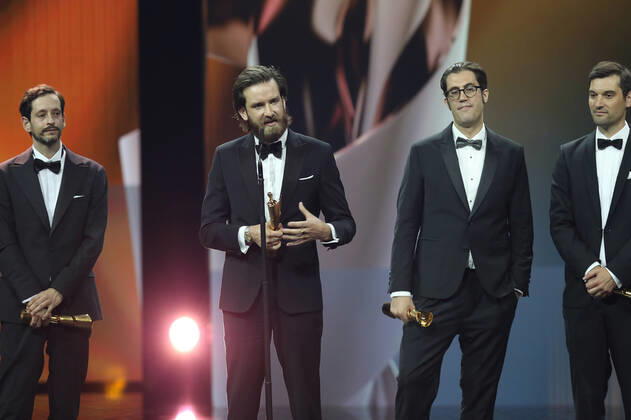 Deutscher Filmpreis 2022 Preisträger BESTE TONGESTALTUNG Jonathan Schorr, Dominik Leube, Gregor Bonse, John Gürtler NIEMAND IST BEI DEN KÄLBERN bei der Verleihung der Lola - Deutscher Filmpreis 2022 im Palais am Funkturm in Berlin 24.06.2022 Copyright: xEventpressx