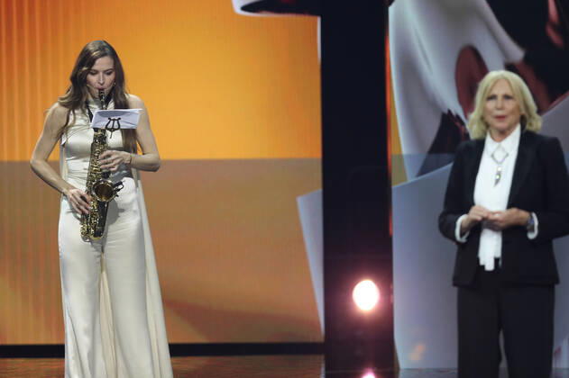 Deutscher Filmpreis 2022 Laudatorin BESTE TONGESTALTUNG & BESTE FILMMUSIK Maren Kroymann und Katrin Bauerfeind bei der Verleihung der Lola - Deutscher Filmpreis 2022 im Palais am Funkturm in Berlin 24.06.2022 Copyright: xEventpressx