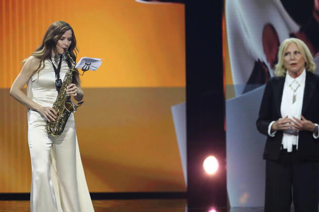Deutscher Filmpreis 2022 Laudatorin BESTE TONGESTALTUNG & BESTE FILMMUSIK Maren Kroymann und Katrin Bauerfeind bei der Verleihung der Lola - Deutscher Filmpreis 2022 im Palais am Funkturm in Berlin 24.06.2022 Copyright: xEventpressx