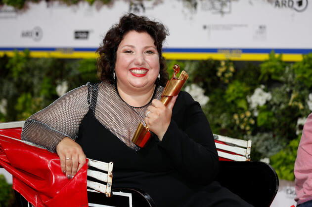 Deutscher Filmpreis 2022 Meltem Kaptan auf dem roten Teppich bei der Verleihung der Lola - Deutscher Filmpreis 2021 im Palais am Funkturm in der Messe Berlin. Copyright: xEventpressxGolejewskix