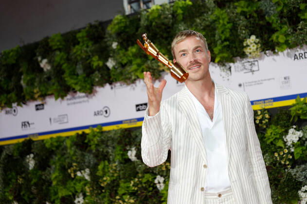 Deutscher Filmpreis 2022 Albrecht Schuch auf dem roten Teppich bei der Verleihung der Lola - Deutscher Filmpreis 2021 im Palais am Funkturm in der Messe Berlin. Copyright: xEventpressxGolejewskix