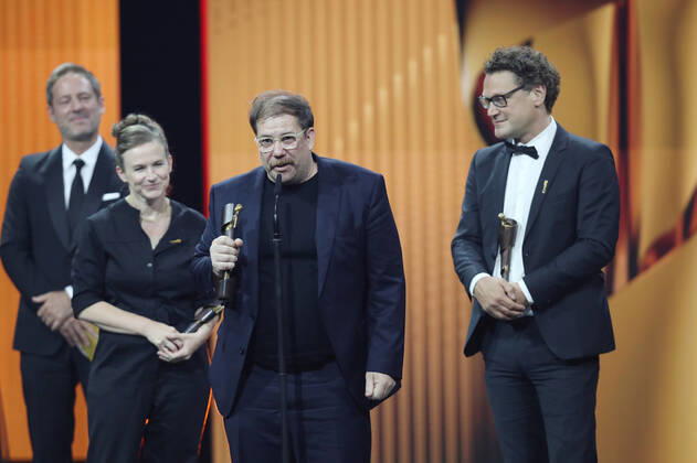 Deutscher Filmpreis 2022 BESTER SPIELFILM BRONZE GROSSE FREIHEIT bei der Verleihung der Lola - Deutscher Filmpreis 2022 im Palais am Funkturm in Berlin 24.06.2022 Copyright: xEventpressx
