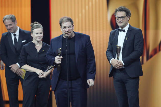 Deutscher Filmpreis 2022 BESTER SPIELFILM BRONZE GROSSE FREIHEIT bei der Verleihung der Lola - Deutscher Filmpreis 2022 im Palais am Funkturm in Berlin 24.06.2022 Copyright: xEventpressx