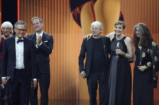 Deutscher Filmpreis 2022 Preisträger:in BESTER SPIELFILM SILBER RABIYE KURNAZ GEGEN GEORGE W. BUSH bei der Verleihung der Lola - Deutscher Filmpreis 2022 im Palais am Funkturm in Berlin 24.06.2022 Copyright: xEventpressx
