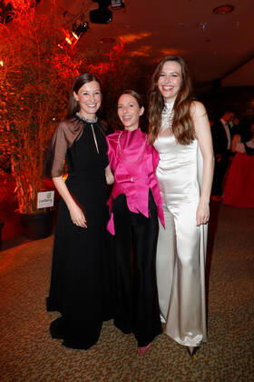 Deutscher Filmpreis 2022 Alexandra Maria Lara und Katharina Schüttler mit Katrin Bauerfeind auf der Party bei der Verleihung der Lola - Deutscher Filmpreis 2021 im Palais am Funkturm in der Messe Berlin. Copyright: xEventpressxGolejewskix