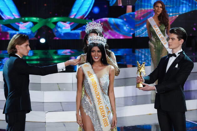 Bilder des Jahres 2022, Entertainment 06 Juni Entertainment Themen der Woche KW25 Entertainment Bilder des Tages Miss International Queen 2022 Transgender Beauty Contest Winner Miss Philippines Fuschia Anne Ravena (C) during the Miss International Queen 2022 transgender beauty contest in Pattaya, Chonburi province, Thailand, 25 June 2022. Chonburi province Chonburi province Thailand  Copyright: xAnusakxLaowilasx originalFilename: laowilas-notitle220625_npVjB.jpg