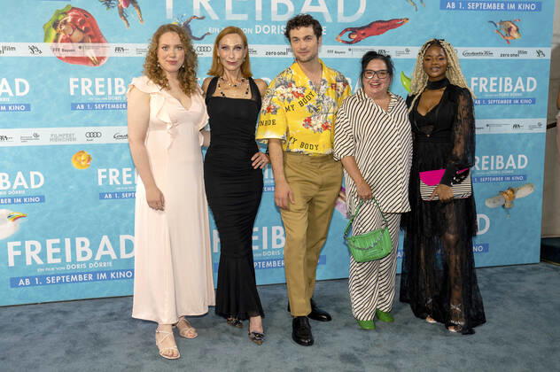 Bilder des Jahres 2022, Entertainment 06 Juni Entertainment Themen der Woche KW25 Entertainment Bilder des Tages Julia Jendroßek, Andrea Sawatzki, Samuel Schneider, Maria Happel und Melodie Wakivuamina bei der Premiere des Kinofilms Freibad auf dem 39. Filmfest München 2022 in der Astor Filmlounge. München, 25.06.2022
