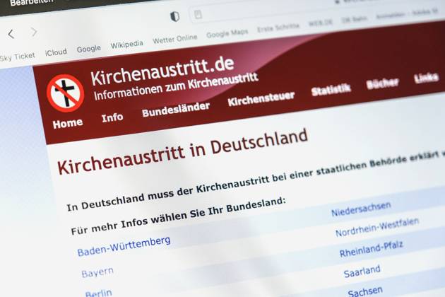 Informationen im Internet zum Kirchenaustritt in Deutschland (Themenfoto vom 27.06.2022). Wer in Deutschland aus der Kirche austreten will, muss zum Amt. Abhaengig vom Bundesland muessen Sie entweder beim Standesamt, Einwohnermeldeamt oder beim Amtsgericht einen Termin vereinbaren. Informationen zum Kirchenaustritt