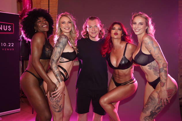 Josy Black, Fiona Fuchs, Ron Bielecki, Micaela Schäfer und Hanna Secret beim Venus 2022 Kampagnen-Shooting im Inclover Studio. Berlin, 27.06.2022