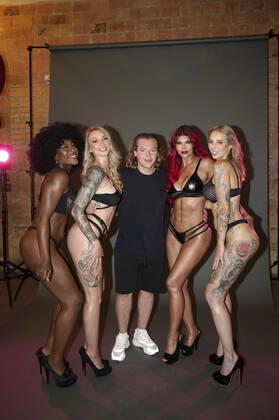 Josy Black, Fiona Fuchs, Ron Bielecki, Micaela Schäfer und Hanna Secret beim Venus 2022 Kampagnen-Shooting im Inclover Studio. Berlin, 27.06.2022