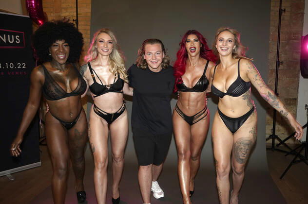 Josy Black, Fiona Fuchs, Ron Bielecki, Micaela Schäfer und Hanna Secret beim Venus 2022 Kampagnen-Shooting im Inclover Studio. Berlin, 27.06.2022
