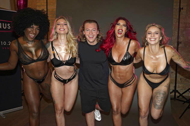 Josy Black, Fiona Fuchs, Ron Bielecki, Micaela Schäfer und Hanna Secret beim Venus 2022 Kampagnen-Shooting im Inclover Studio. Berlin, 27.06.2022