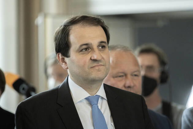 Koalitionsvertrag zwischen der CDU und Bündnis 90 Die Grünen in Düsseldorf am 27. Juni 2022. Staatskanzeichef Nathaniel Liminski im Saal des Künstlervereins Malkasten nach der Unterzeichnung des Koalitionsvertrages. Düsseldorf Nordrhein-Westfalen Deutschland Nur redaktioneller Gebrauch Copyright: Bonnfilm Klaus W Schmidt und Sepp Spiegl