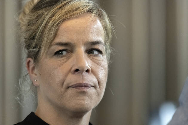 Koalitionsvertrag zwischen der CDU und Bündnis 90 Die Grünen in Düsseldorf am 27. Juni 2022. Mona Neubaur, die Landesvorsitzende von Bündnis 90 Die Grünen, im Gespräch im Saal des Künstlervereins Malkasten im Vorfeld der Unterzeichnung des Koalitionsvertrages der NRW-Grünen mit der NRW-CDU. Düsseldorf Nordrhein-Westfalen Deutschland Nur redaktioneller Gebrauch Copyright: Bonnfilm Klaus W Schmidt und Sepp Spiegl