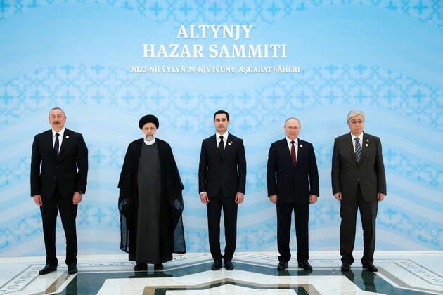 Bilder des Jahres 2022, News 06 Juni News Themen der Woche KW26 News Bilder des Tages Turkmenistan, Gipfel der fünf Anrainerstaaten um das Kaspische Meer in Aschgabat June 29, 2022, ASHKHABAD, ASHKHABAD, TURKMENISTAN: Presidents (from the left respectively) ILHAM ALIYEV of Azerbaijan, EBRAHIM RAISI of Iran, SERDAR BERDYMUKHAMEDOV of Turkmenistan, VLADIMIR PUTIN of Russia, and KASSYM-JOMART TOKAYEV of Kazakhstan pose for a Memorial photo during the 6th Caspian Summit in Ashgabat, Turkmenistan. ASHKHABAD TURKMENISTAN - ZUMAi98_ 20220629_zih_i98_001 Copyright: xIranianxPresidencyx