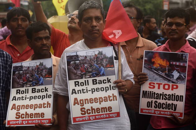 June 29, 2022, Kolkata, West Bengal, India: June 29, Kolkata, India: Youth wings of the Left Parties protested against the Centre s Agneepat scheme †as radical new recruitment plan for India s armed forces only with a short-term contract of four years. Controversy erupted in new scheme which may potentially affect the future of serving personnel, professionalism, ethos and fighting spirit of the forces and possibly lead to militarization of civil society. on June 29, 2022 in Kolkata, India. Kolkata India - ZUMAe321 20220629_zia_e321_017 Copyright: xSukhomoy_xSenx xEyepixxGroupx